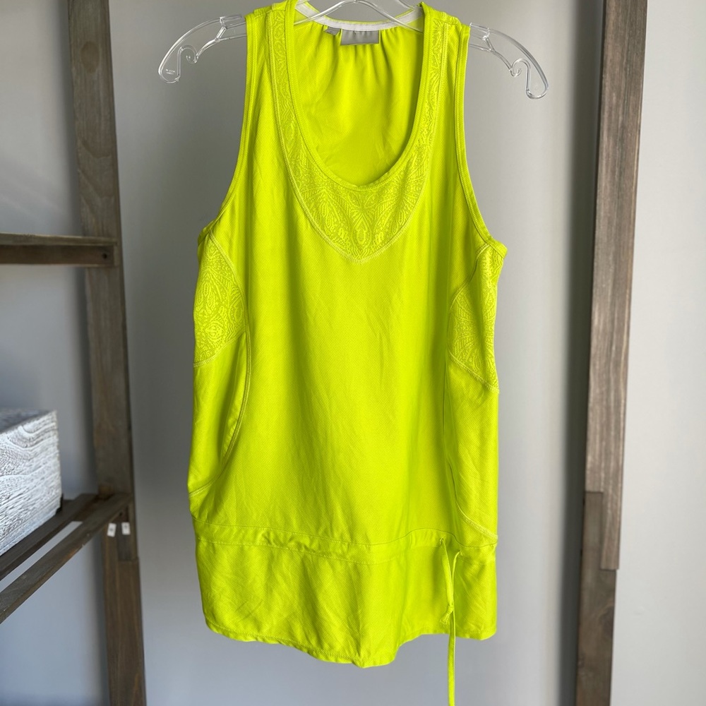 Athleta Wick-it Green Tantrum Size M